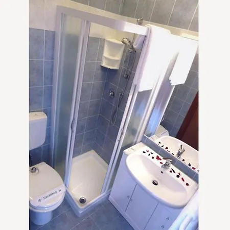 Colorful Flat With Shared Pool شقة