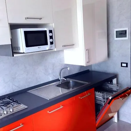 Colorful Flat With Shared Pool بيبيوني