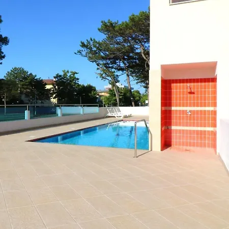 Colorful Flat With Shared Pool بيبيوني