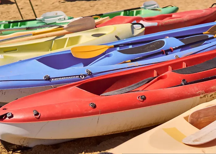 Colorful Flat With Shared Pool * بيبيوني