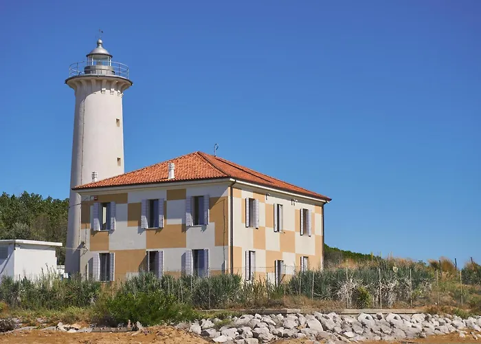 Colorful Flat With Shared Pool بيبيوني