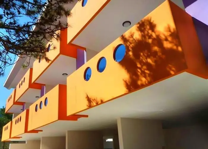 Colorful Flat With Shared Pool *