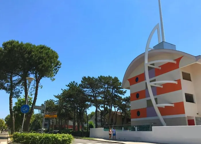 Colorful Flat With Shared Pool شقة