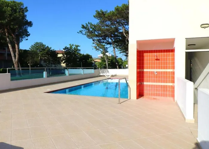 Colorful Flat With Shared Pool شقة بيبيوني