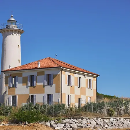 Colorful Flat With Shared Pool *