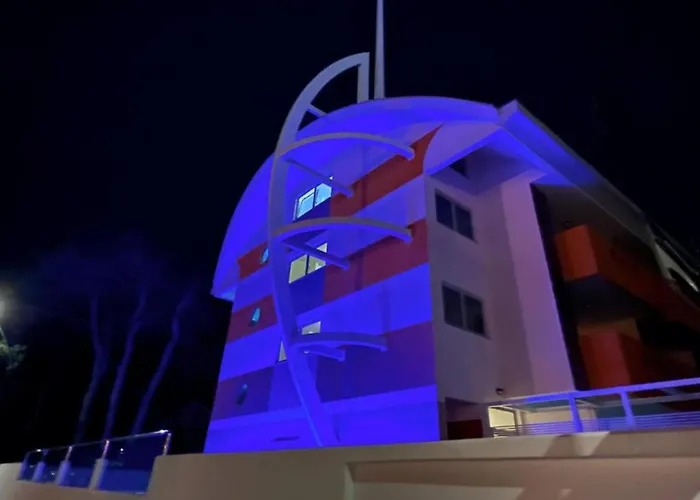 Colorful Flat With Shared Pool Διαμέρισμα Μπιμπιόνε