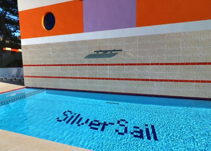 Διαμέρισμα Colorful Flat With Shared Pool Μπιμπιόνε