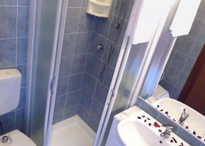 Colorful Flat With Shared Pool * Μπιμπιόνε