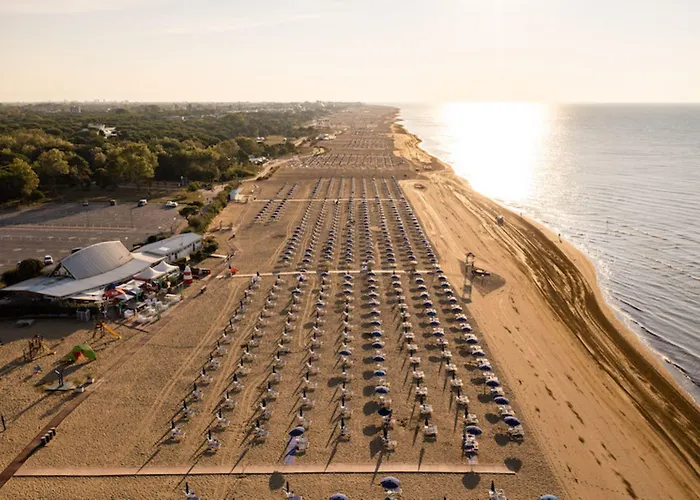 Colorful Flat With Shared Pool Lejlighed